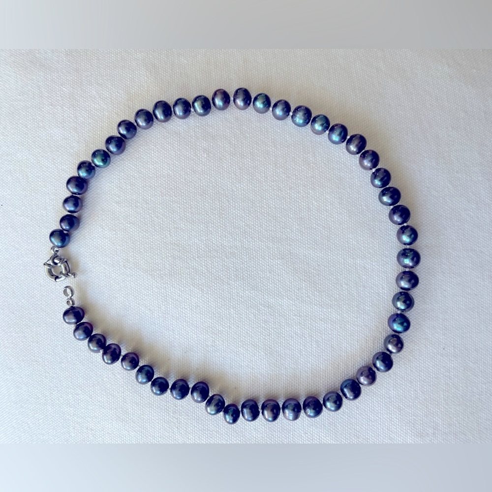 Opalescent black freshwater pearl necklace